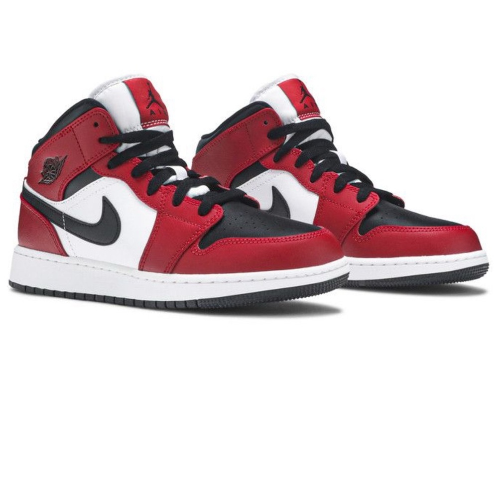 Air Jordan 1 mid chicago black toe